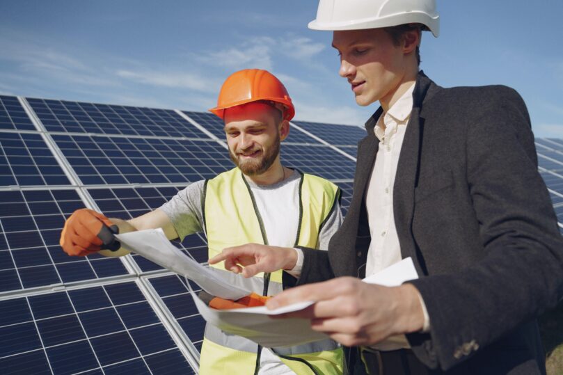 Takbyte och installation av solceller